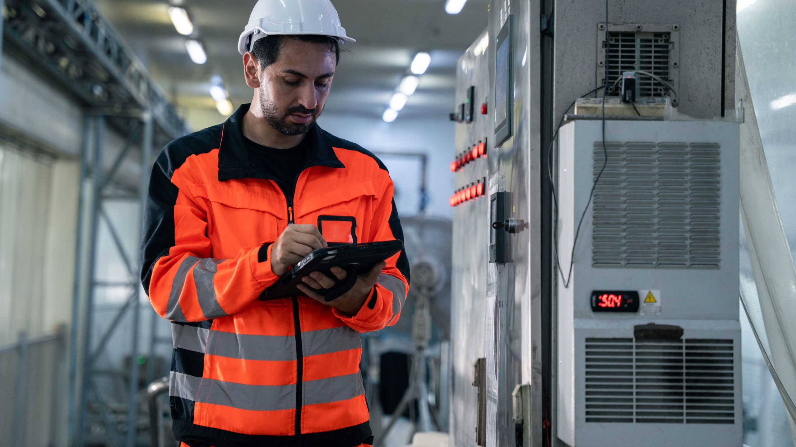 How to Write a Field Service Report (+ Free Template)